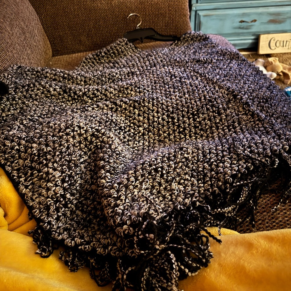Vera gated shawl